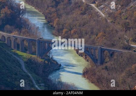 Die berühmten ganz Solkan Brücke mit dem größten Steinbogen der Welt Stockfoto