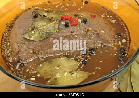 Geschmortes Rindfleisch in einer Glasschale Stockfoto