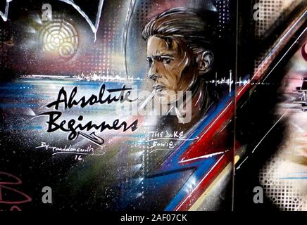 Urbane Kunst von David Bowie in Soho fotografiert, in Gedenken an die Verstorbenen Künstler, Schauspieler und Musiker. Stockfoto