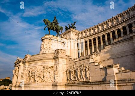 Reiterstandbild von Victor Emmanuel II auf der ersten Etage des Victor Emmanuel II National Monument Stockfoto