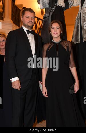 Das Teatro San Carlo in Neapel die erste der "Oper, "La Dama di Picche 'Elena Boschi und Gennaro besten von Italien Viva. 11/12/2019, Neapel, Italien Stockfoto