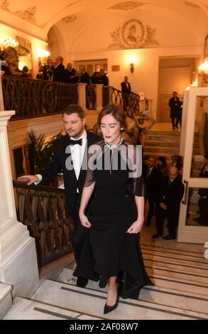 Das Teatro San Carlo in Neapel die erste der "Oper, "La Dama di Picche 'Elena Boschi und Gennaro besten von Italien Viva. 11/12/2019, Neapel, Italien Stockfoto