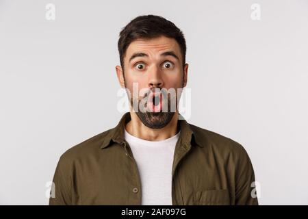 Staunen, Emotionen und Personen Konzept. - Nahaufnahme erstaunt, faszinierte die Menschen in Ehrfurcht, mit Bart, falten Lippen schnappte sprachlos und begeistert, siehe Sache Stockfoto