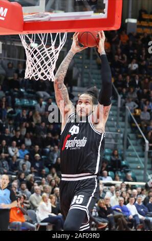 Bologna, Italien. 11 Dez, 2019. Julian gamble (Virtus Bologna) während segafredo Segafredo Virtus Bologna vs Promitheas Patras, Basketball EuroCup Meisterschaft in Bologna, Italien, 11. Dezember 2019 Quelle: Unabhängige Fotoagentur/Alamy leben Nachrichten Stockfoto