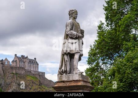 Allan Ramsay Denkmal, Edinburgh, Princes Street Gardens, Edinburg Castle, Schottland, Großbritannien Stockfoto