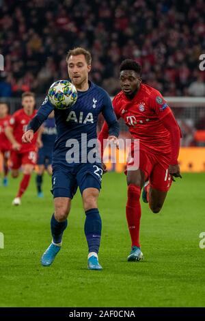 München, Deutschland - Dezember 11: Christian Dannem Eriksen (Tottenham Hotspurs) und Alphonso Davies (FC Bayern München) An der Football, UEFA Champions League Spieltag 6: FC Bayern Muenchen vs Tottenham Hotspur in der Allianz-Arena am 11 Dezember, 2019 in München, Deutschland. Foto: Horst Ettensberger/ESPA-Bilder Stockfoto