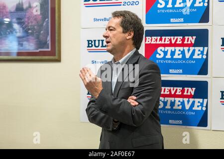 Montana Gouverneur und Präsidentschaftskandidat Steve Farren besucht das Riverside Restaurant in Fairfield, Iowa, USA für eine Kampagne zur Begrüßung Stockfoto