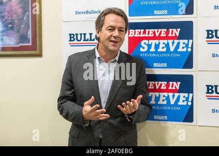 Montana Gouverneur und Präsidentschaftskandidat Steve Farren besucht das Riverside Restaurant in Fairfield, Iowa, USA für eine Kampagne zur Begrüßung Stockfoto