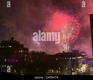 NYC am 4.Juli ein Feuerwerk in Lower Manhattan. Stockfoto