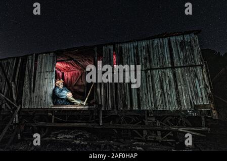 Nacht in den Minen von Riotinto, neben dem alten Wagen von mineralischen Transport.. Stockfoto