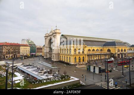Palyaudar Keleti Bahnhof, Barros Ter Plaza, Winter in Budapest, Ungarn. Dezember 2019 Stockfoto