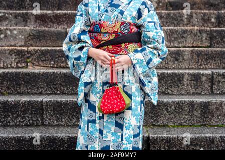 Detail einer japanischen Frau in traditioneller Tracht gekleidet Stockfoto
