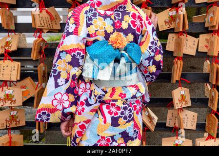 Detail einer japanischen Frau in traditioneller Tracht gekleidet Stockfoto