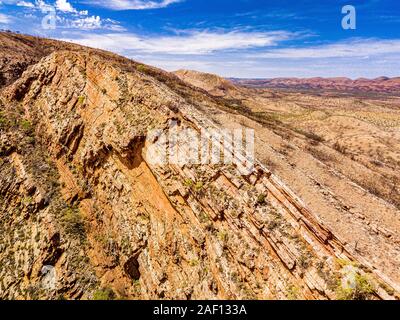 Eine Luftaufnahme der Umgebung Serpentine Gorge. Es ist ein abgelegener Ort in der West MacDonnell Ranges innerhalb des Northern Territory. Stockfoto