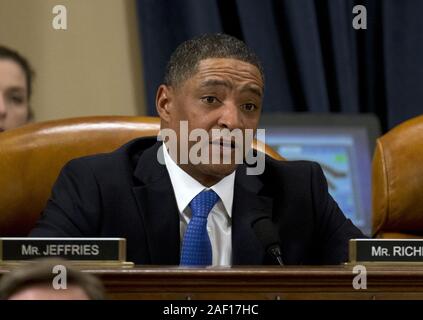 Washington, District of Columbia, USA. 11 Dez, 2019. United States Vertreter Cedric Richmond (Demokrat von Louisiana), spricht während einer Haus-richterlichen Ausschusses Markup der Amtsenthebungsverfahren gegen Präsident Donald Trump, auf dem Capitol Hill Mittwoch, Dezember 11, 2019, in Washington. Credit: Jose Luis Valerio/Pool über CNP Credit: Jose Luis Valerio/CNP/ZUMA Draht/Alamy leben Nachrichten Stockfoto