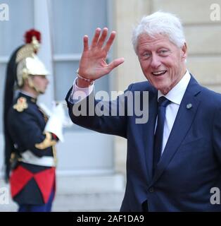 Paris, Frankreich. 12 Dez, 2019. Der frühere US-Präsident Bill Clinton kommt an der Elysee Palace in Paris am Montag, September 30, 2019. Besuchen Staats- und Regierungschefs der an einem Mittagessen mit Längestrich hosted folgenden eine Gedenkfeier zu Ehren des ehemaligen französischen Präsidenten Jacques Chirac, der am 26. September im Alter von 86 Jahren gestorben. Foto von David Silpa/UPI Quelle: UPI/Alamy leben Nachrichten Stockfoto