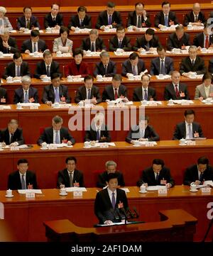 Peking, China. 12 Dez, 2019. Vorsitzender des Nationalen Volkskongresses (NVK) Ständiger Ausschuss Li Zhanshu liefert einen Bericht an die Delegierten während der 2. Tagung der NPC in der Großen Halle des Volkes in Peking am 8. März 2019. China kündigte ein robustes jährliches Wirtschaftswachstum Ziel und 7,5 Prozent Anstieg der Ausgaben für das Militär als das Land ein Tarif Krieg mit Washington überschattet wird. Foto von Stephen Rasierer/UPI Quelle: UPI/Alamy leben Nachrichten Stockfoto