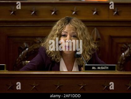 Washington, District of Columbia, USA. 11 Dez, 2019. United States Vertreter Lucy McBath (Demokrat von Georgien), spricht während einer US-Repräsentantenhauses Markup der Amtsenthebungsverfahren gegen Präsident Donald Trump, auf dem Capitol Hill Mittwoch, Dezember 11, 2019, in Washington Quelle: Jose Luis Valerio/CNP/ZUMA Draht/Alamy leben Nachrichten Stockfoto