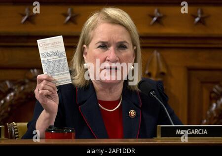 Washington, District of Columbia, USA. 11 Dez, 2019. United States Vertreter Sylvia Garcia (Demokrat von Texas), spricht während einer US-Repräsentantenhauses Markup der Amtsenthebungsverfahren gegen Präsident Donald Trump, auf dem Capitol Hill Mittwoch, Dezember 11, 2019, in Washington Quelle: Jose Luis Valerio/CNP/ZUMA Draht/Alamy leben Nachrichten Stockfoto