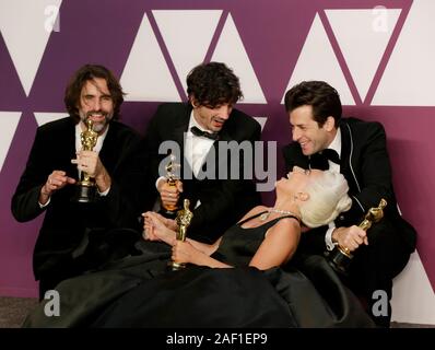 Los Angeles, USA. 12 Dez, 2019. (L-R) Andrew Wyatt, Anthony Rossomando, Mark Ronson und Lady Gaga, Gewinner des Best Original Song für HALLOW'S" von "Ein Star wird geboren" Backstage mit ihren Oscar während der 91. jährlichen Academy Awards im Loews Hotel Hollywood in Hollywood" in Los Angeles am 24. Februar 2019. Foto von John angelillo/UPI Quelle: UPI/Alamy leben Nachrichten Stockfoto