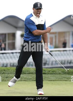 Farmingdale, United States. 12 Dez, 2019. Bäche Koepka feiert, nachdem er seinen letzten Schlag auf dem Grün in der letzten Runde der PGA Championship auf der schwarzen Kurs am Bethpage State Park in Farmingdale, New York, am 19. Mai 2019. Bäche Koepka gewann die 2019 PGA Meisterschaft mit einem Score von 8 unter Par Foto von Peter Foley/UPI Quelle: UPI/Alamy leben Nachrichten Stockfoto