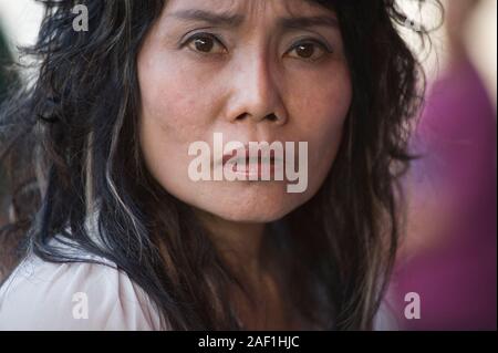 Bangkok, Thailand - 18 April 2011: Mitte nach Thai Frau auf den Alterungsprozess in einem Markt von Khlong Toei, einem armen Viertel von Bangkok. Stockfoto