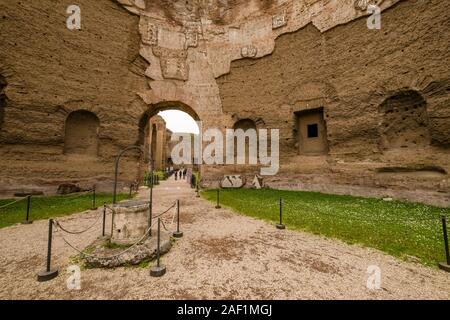 Die Reste der Thermen von Caracalla, Terme di Caracalla, ehemaligen zweiten größten römischen öffentlichen Bäder der Stadt. Stockfoto