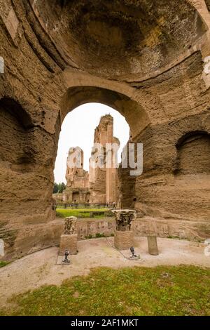Die Reste der Thermen von Caracalla, Terme di Caracalla, ehemaligen zweiten größten römischen öffentlichen Bäder der Stadt. Stockfoto
