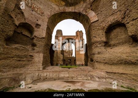 Die Reste der Thermen von Caracalla, Terme di Caracalla, ehemaligen zweiten größten römischen öffentlichen Bäder der Stadt. Stockfoto