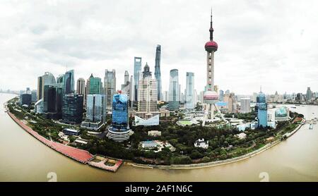 (191212) - Peking, Dez. 12, 2019 (Xinhua) - Luftaufnahme durchgeführt, die am 15. Oktober 2019 zeigt eine Ansicht der Lujiazui, Shanghai, China. (Xinhua / Fang Zhe) Stockfoto