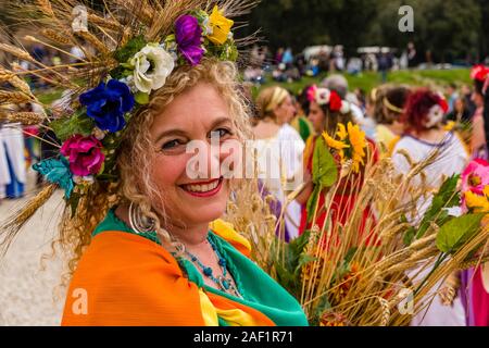 Historisch gekleideten Menschen, die Teil des jährlichen Festival Natale di Roma, Roms Stiftung Jubiläum Stockfoto