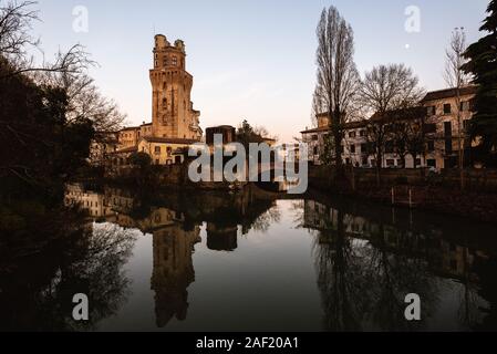 Ansicht der Specola Sternwarte in Padua bei Sonnenuntergang Stockfoto