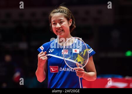 Nozomi Okuhara von Japan konkurriert gegen Tai Tzu - Ying aus China Taiwan während der gruppenphase für Frauen single von HSBC BWF World Tour Finals, Guangzhou City, die südchinesische Provinz Guangdong, 11. Dezember 2019. Nozomi Okuhara von Japan besiegt Tai Tzu - Ying aus China Taiwan mit 2-1. Stockfoto