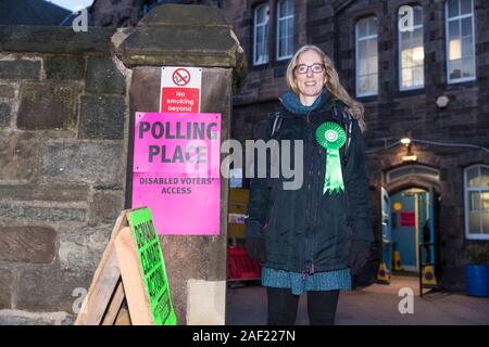 Edinburgh, Vereinigtes Königreich. 12. Dezember 2019 dargestellt: Lorna Slater, Co-Convenor der schottischen Grünen stimmen in Edinburgh. Credit: Rich Dyson/Alamy leben Nachrichten Stockfoto