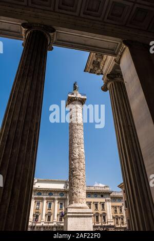 Die Spalte des Marcus Aurelius ist ein Roman Siegessäule in der Piazza Colonna Stockfoto