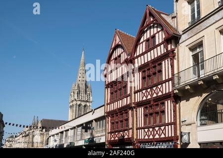 Caen (Normandie, Frankreich): 'Place Saint-Pierre" Straße in der Innenstadt. Im Hintergrund, die Kirche Saint-Pierre (St. Peter's Chur Stockfoto