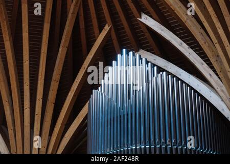 Miercurea Ciuc, Rumänien - Dezember 09, 2019: in der Römisch-katholischen Kirche (von Imre Makovecz ausgelegt), Miercurea Ciuc, Csíkszereda, Szeklerburg, Rom Stockfoto