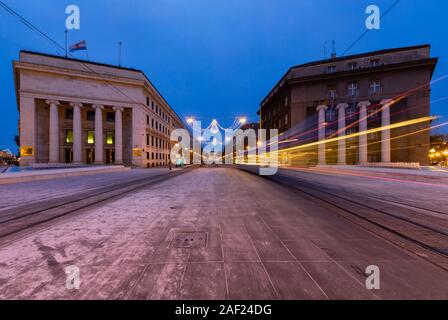 Die kroatische Nationalbank auf kroatischen Adligen Marktplatz im Winter Dawn, Zagreb, Kroatien. Stockfoto