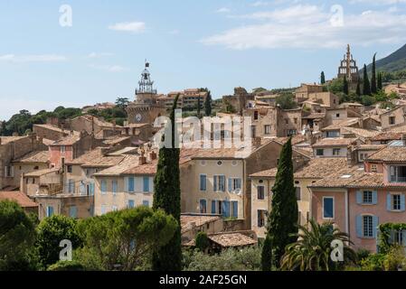 Nyons (Frankreich): Überblick über die Stadt im Regionalen Naturpark "Parc naturel Regional des Baronnies provencales", in der Drome provenc Stockfoto