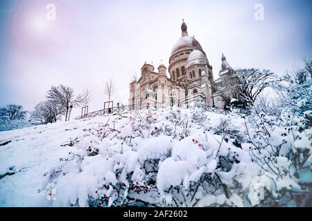 Winter schnee Tag anzuzeigen, Sacré-coeur Montmartre Paris Stockfoto