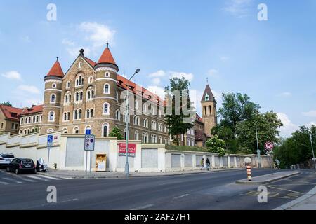 Prag, tschechische Republik - 12. MAI 2018: Kloster durch die Kirche von St. Gabriel, Benediktiner der Beuroner Kongregation am 12. Mai 2018 in Prag, C Stockfoto