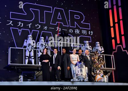 Tokio, Japan. 11 Dez, 2019. Kathleen Kennedy, JJ Abrams, Johannes Boyega, Daisy Ridley, Oscar Isaac und Anthony Daniels bei der Premiere von dem Film Star Wars: Episode IX - Der Aufstieg der Skywalker/Star Wars: Episode IX - Der Aufstieg der Skywalkers" in Roppongi Hills. Tokio, 11.12.2019 | Verwendung der weltweiten Kredit: dpa/Alamy leben Nachrichten Stockfoto