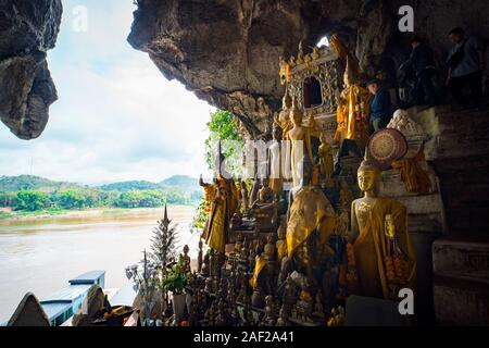 Pak Ou Höhle auf dem Mekong River in der Nähe von Luang Prabang, Laos... Höhle von 5000 Buddhas Stockfoto