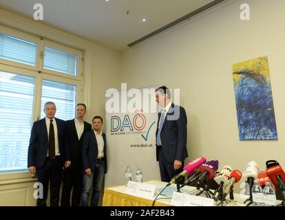 Wien, Österreich. 12. Dezember 2019. "Die Allianz für Österreich", DAÖ. Das Bild zeigt (von L. bis R.) Gernot Rumpold, Klaus Handler, Dietrich Kops und Karl Baron. Kredit: Franz Perc/Alamy Live News Stockfoto