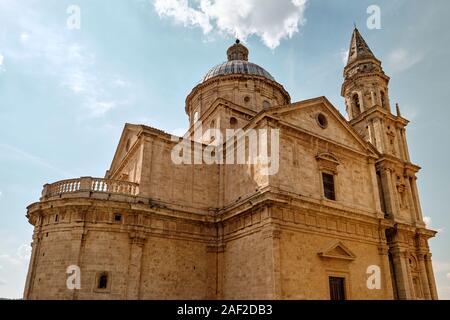 Der Glockenturm und Dome späten Renaissance Architektur von San Biagio Kirche außerhalb von Montepulciano in der Toskana Landschaft, Italien EU Stockfoto