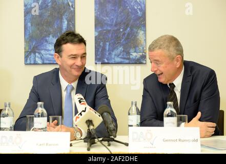 Wien, Österreich. 12. Dezember 2019. "Die Allianz für Österreich", DAÖ. Das Bild zeigt (L) Karl Baron und (R) Gernot Rumpold. Kredit: Franz Perc/Alamy Live News Stockfoto