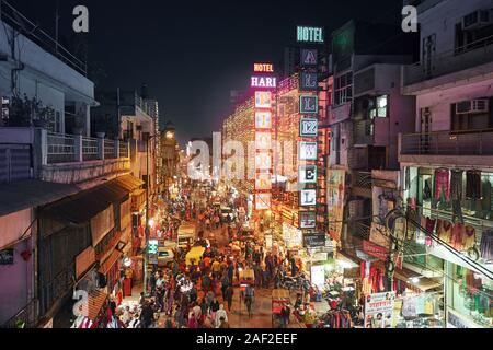 Main Bazaar Straße Nacht Sicht, Delhi, Indien, 02.12.2019 Stockfoto