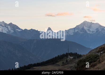 Bergkette entlang Bettmeralp, Wallis in den Schweizer Alpen in der Schweiz, in Westeuropa Stockfoto