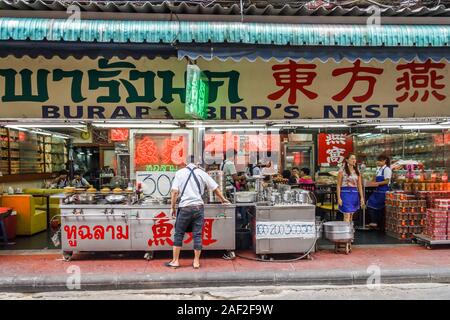 Bangkok, Thailand - 26. Oktober 2013: Der burapha Restaurant in Plaeng Nam Straße. Chinatown ist der älteste Teil der Stadt Stockfoto