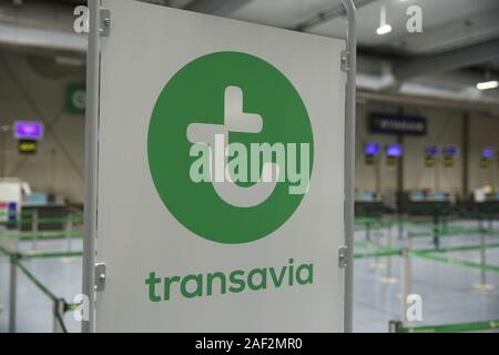 Lissabon, Portugal. 11 Dez, 2019. Transavia Logo am Flughafen Lissabon Portela gesehen. Credit: Sergei Mikhaylichenko/SOPA Images/ZUMA Draht/Alamy leben Nachrichten Stockfoto